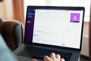 Guia completo de automações pessoais: como integrar Todoist, Google Agenda e Slack com Zapier e Make para eliminar tarefas repetitivas